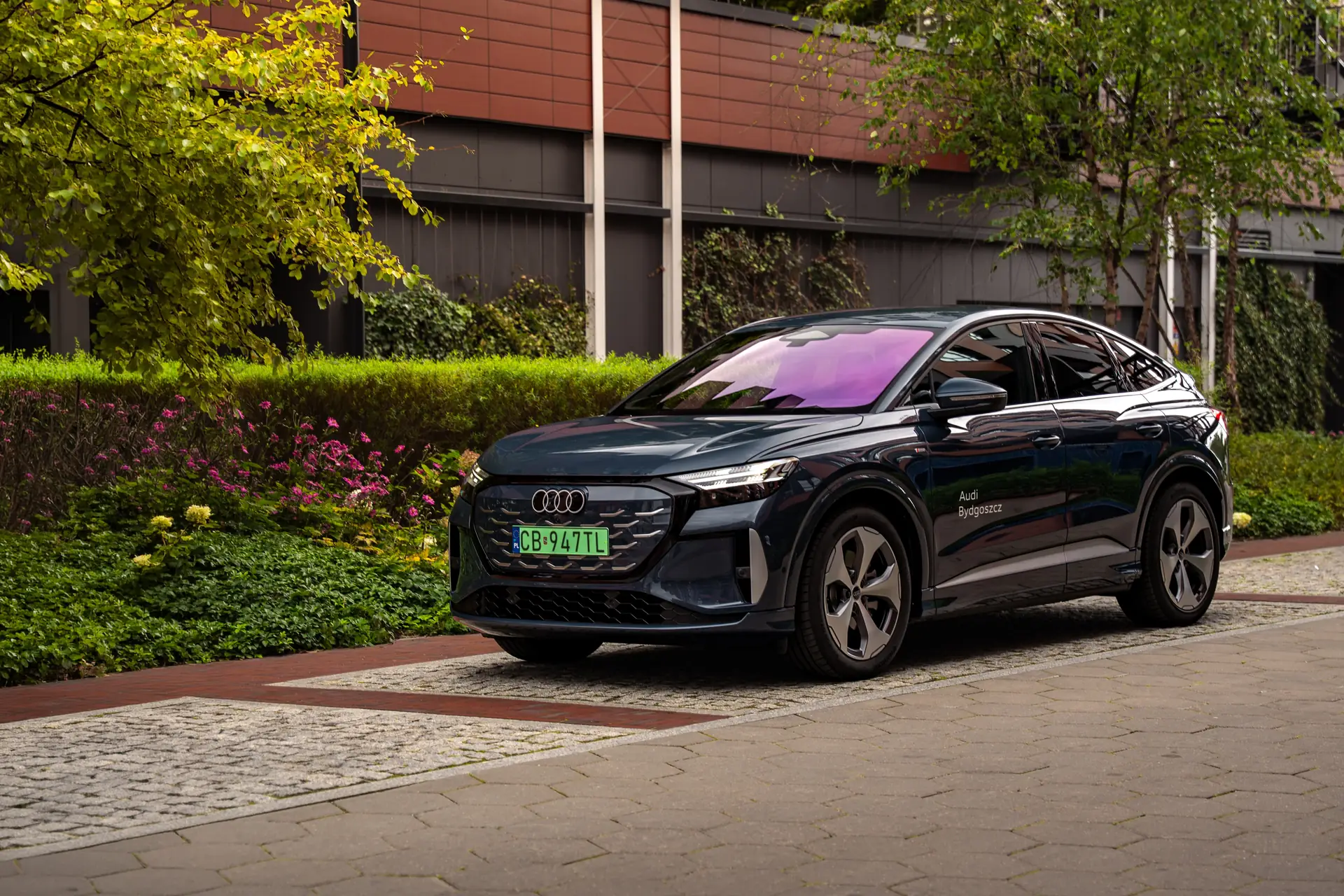 Nowe Audi Q4 etron w mieście